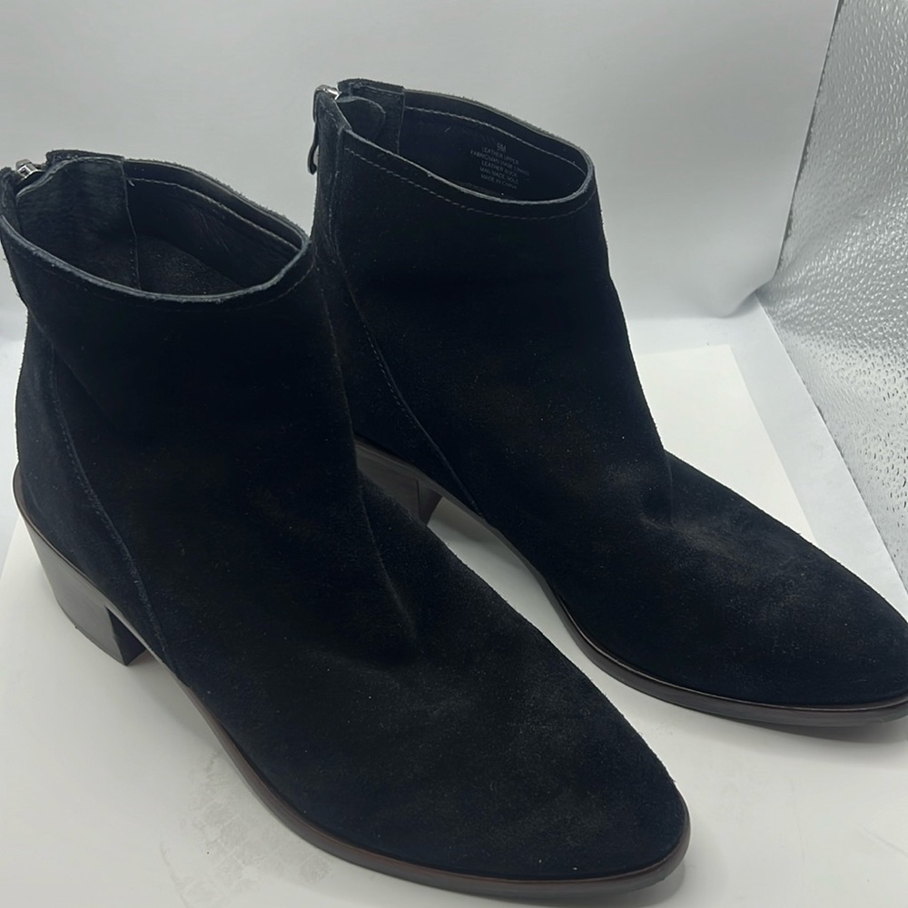 Antonio Melani black suede leather ankle boots block heel  size 9 low heel chic